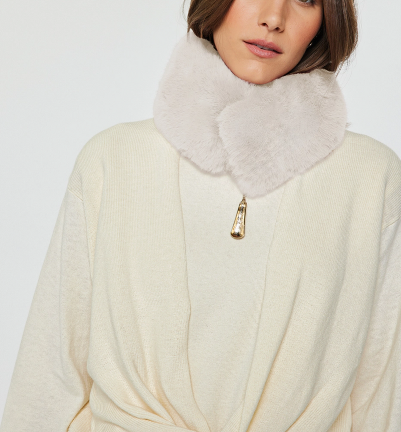 Magnetic Faux Fur Scarf