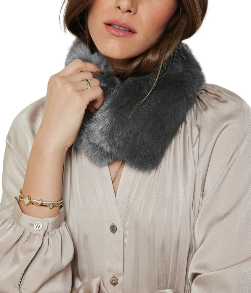 Magnetic Faux Fur Scarf